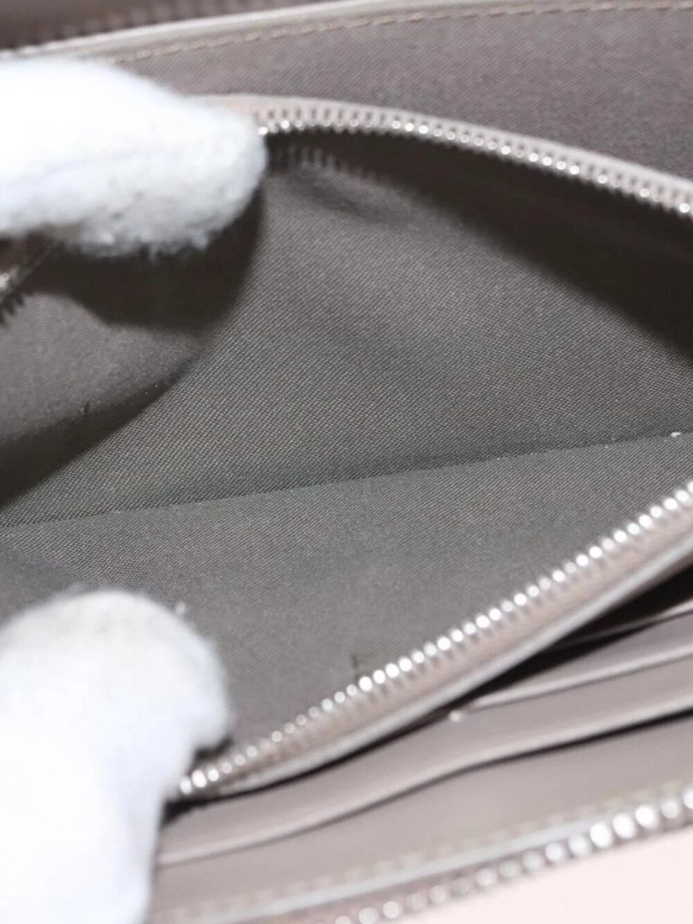 FENDI Long Wallet Leather Beige Gold Auth - Picture 9 of 15